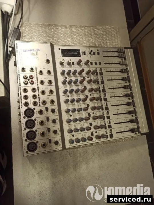 Микшерный пульт BEHRINGER MX1604A