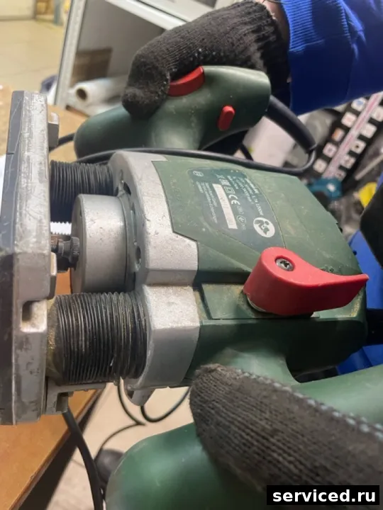 Фрезер Bosch pof1200ae