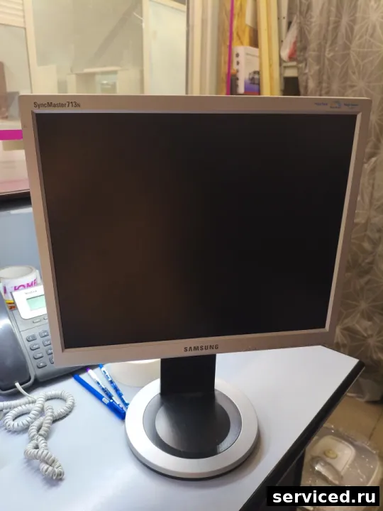 LCD монитор 17-19" Samsung 713N S
